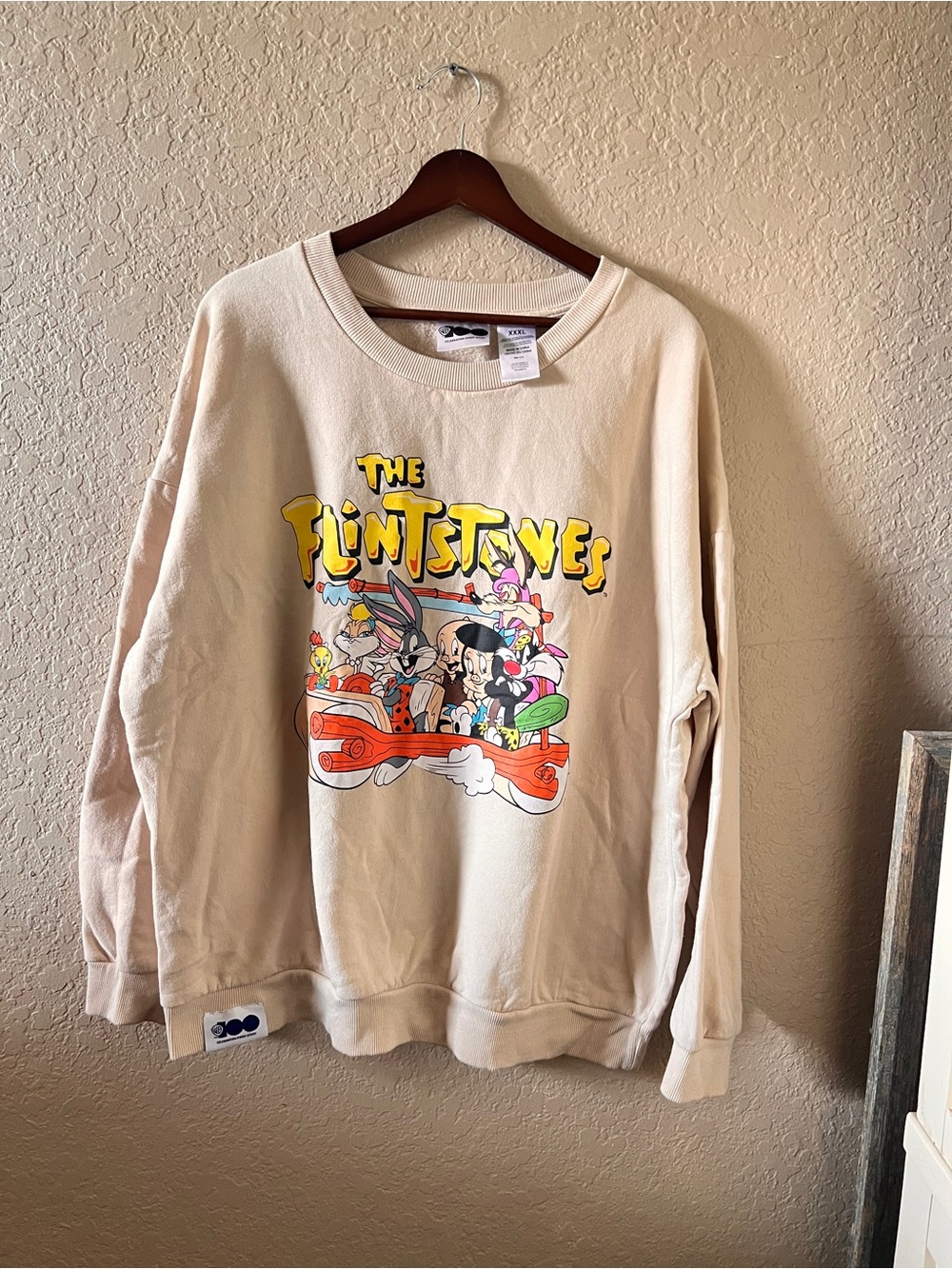 Warner Brothers Unisex Cream 'The Flintstones' Graphic Sweatshirt XXXL 3X